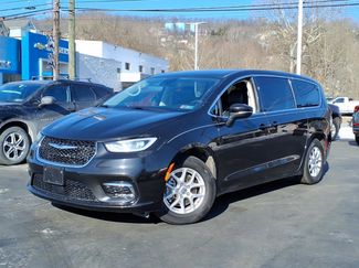 Used 2023 Chrysler Pacifica Touring-L video 1
