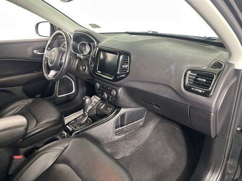 Used 2018 Jeep Compass Limited FWD image 27