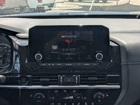 Used 2025 Nissan Pathfinder SV FWD image 15