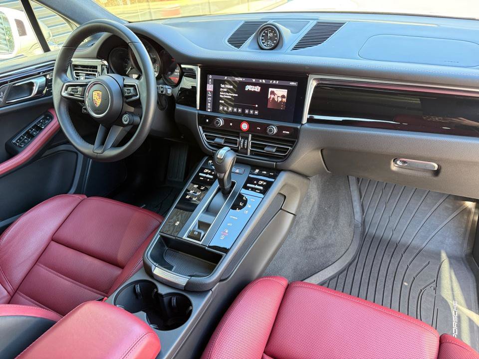 Certified 2026 Porsche Macan Turbo AWD/4WD image 16