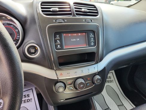 Used 2017 Dodge Journey SE image 30