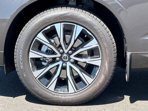 New 2025 Volvo XC60 B5 Core w/ Protection Package Premier image 24