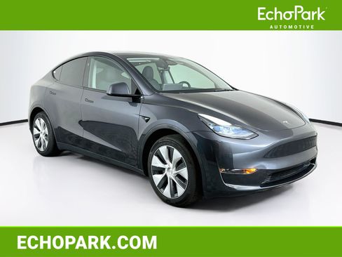 Used 2024 Tesla Model Y Long Range AWD/4WD image 1