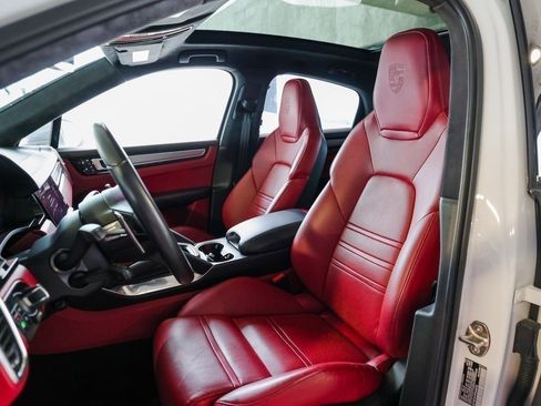 Certified 2023 Porsche Cayenne Turbo image 5