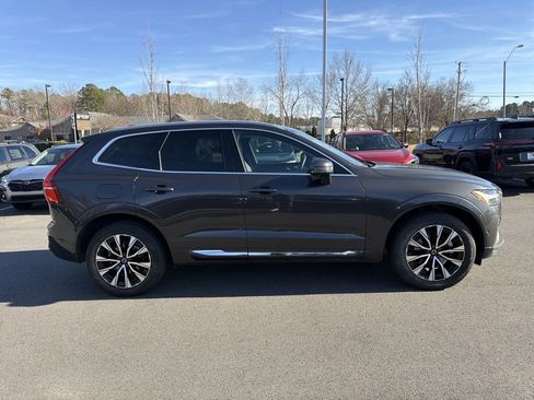 Used 2023 Volvo XC60 B5 Plus FWD image 2