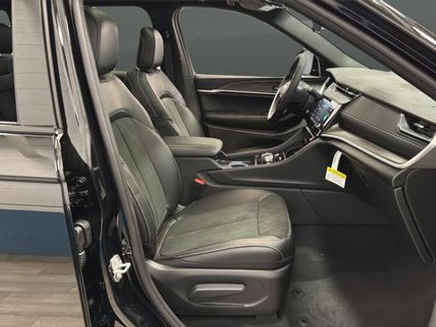 New 2026 Jeep Grand Cherokee Altitude AWD/4WD image 25