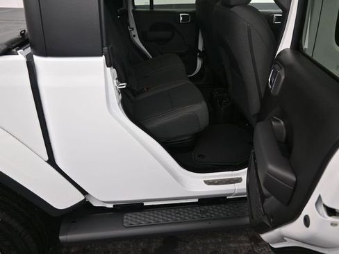 Used 2024 Jeep Gladiator Sport image 15