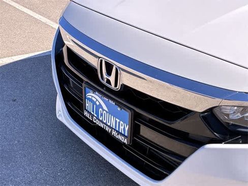Used 2019 Honda Accord Touring image 12