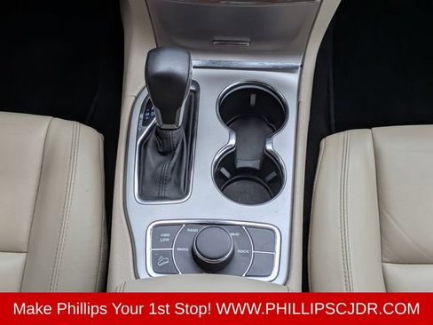 Certified 2019 Jeep Grand Cherokee Limited w/ Trailer Tow Group IV AWD/4WD image 19