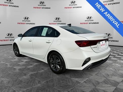 Used 2022 Kia Forte LXS w/ LXS Technology Package FWD image 5
