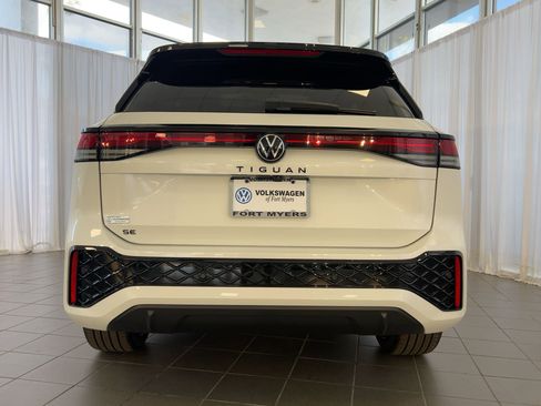 New 2026 Volkswagen Tiguan SE R-Line image 10