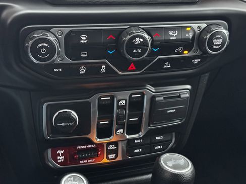 Used 2023 Jeep Wrangler Unlimited Rubicon image 25