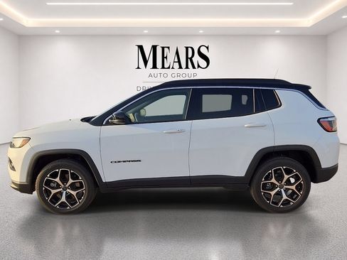 Used 2025 Jeep Compass Limited AWD/4WD image 2