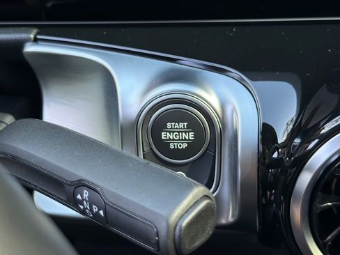Used 2023 Mercedes-Benz GLB 250 image 21