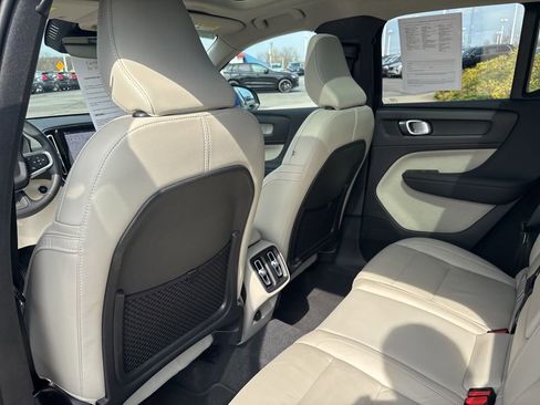 Certified 2023 Volvo XC40 B5 Ultimate AWD/4WD image 37
