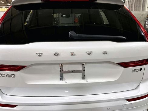 Used 2022 Volvo XC60 B5 Momentum w/ Climate Package image 30