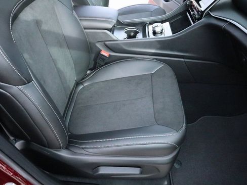 New 2025 Jeep Grand Cherokee L Laredo image 14