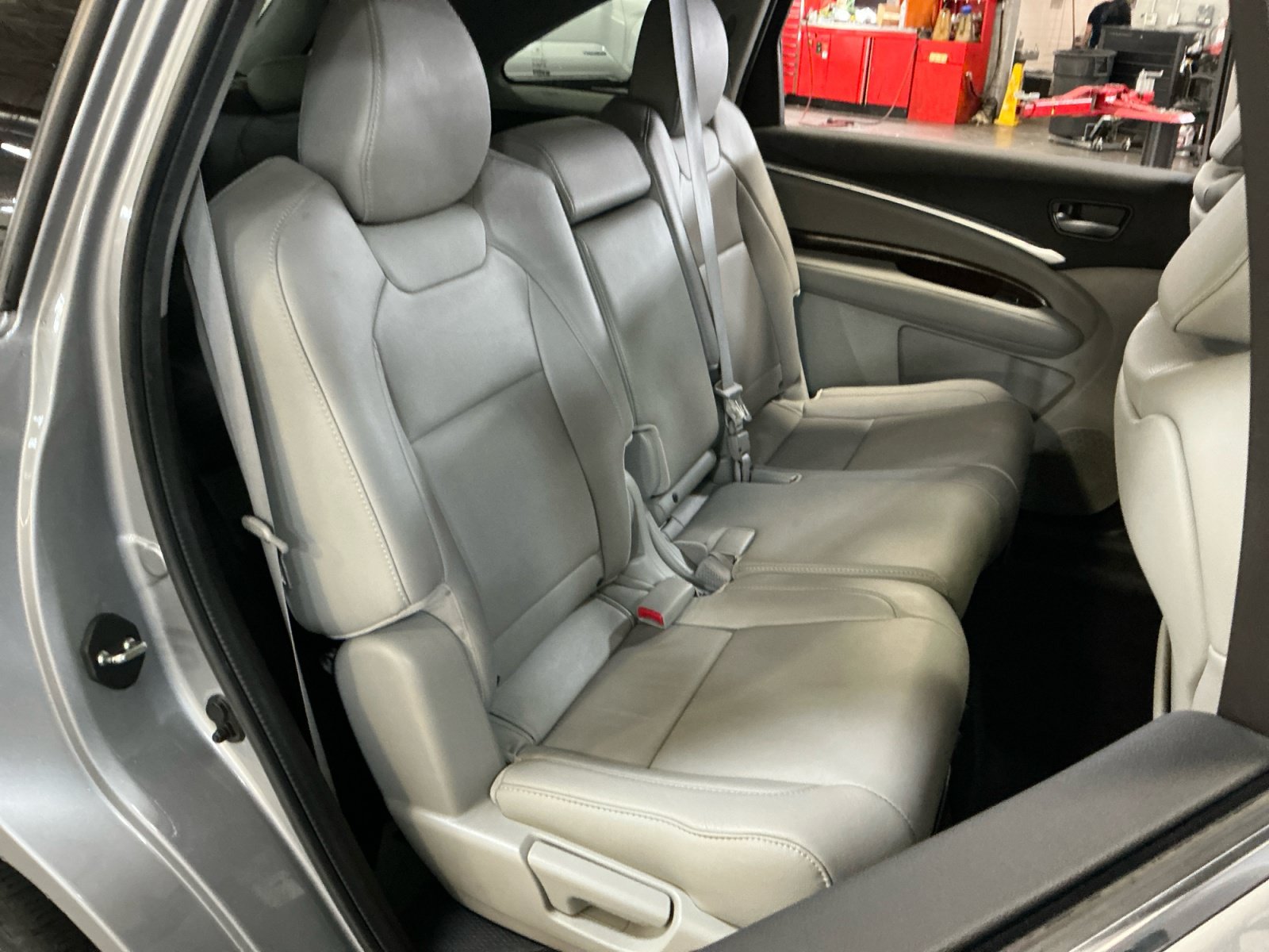 Used 2020 Acura MDX SH-AWD image 18