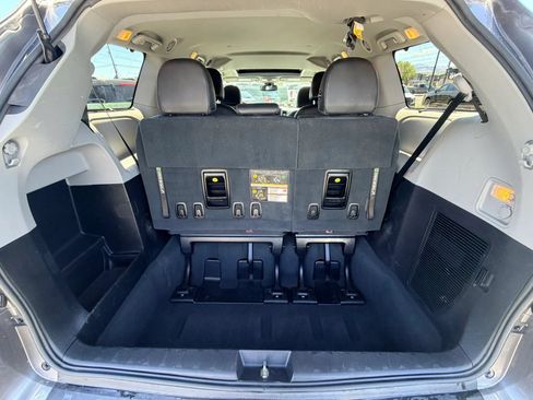 Used 2019 Toyota Sienna SE w/ SE Preferred Package AWD/4WD image 25