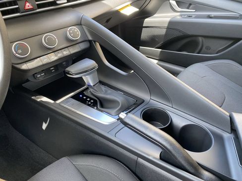 New 2026 Hyundai Elantra SE FWD image 23