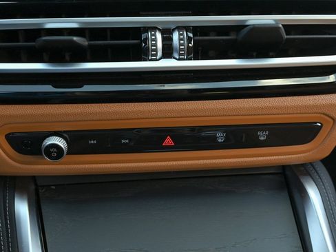 Used 2023 BMW i4 eDrive40 w/ M Sport Package image 34