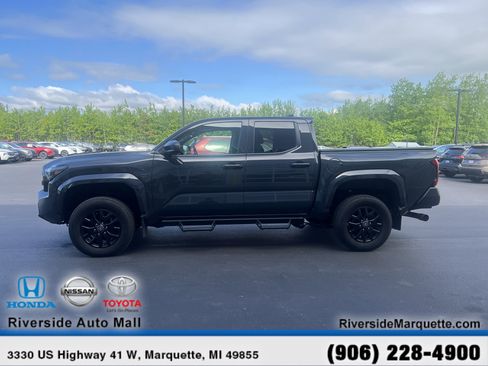 Used 2024 Toyota Tacoma SR AWD/4WD image 4