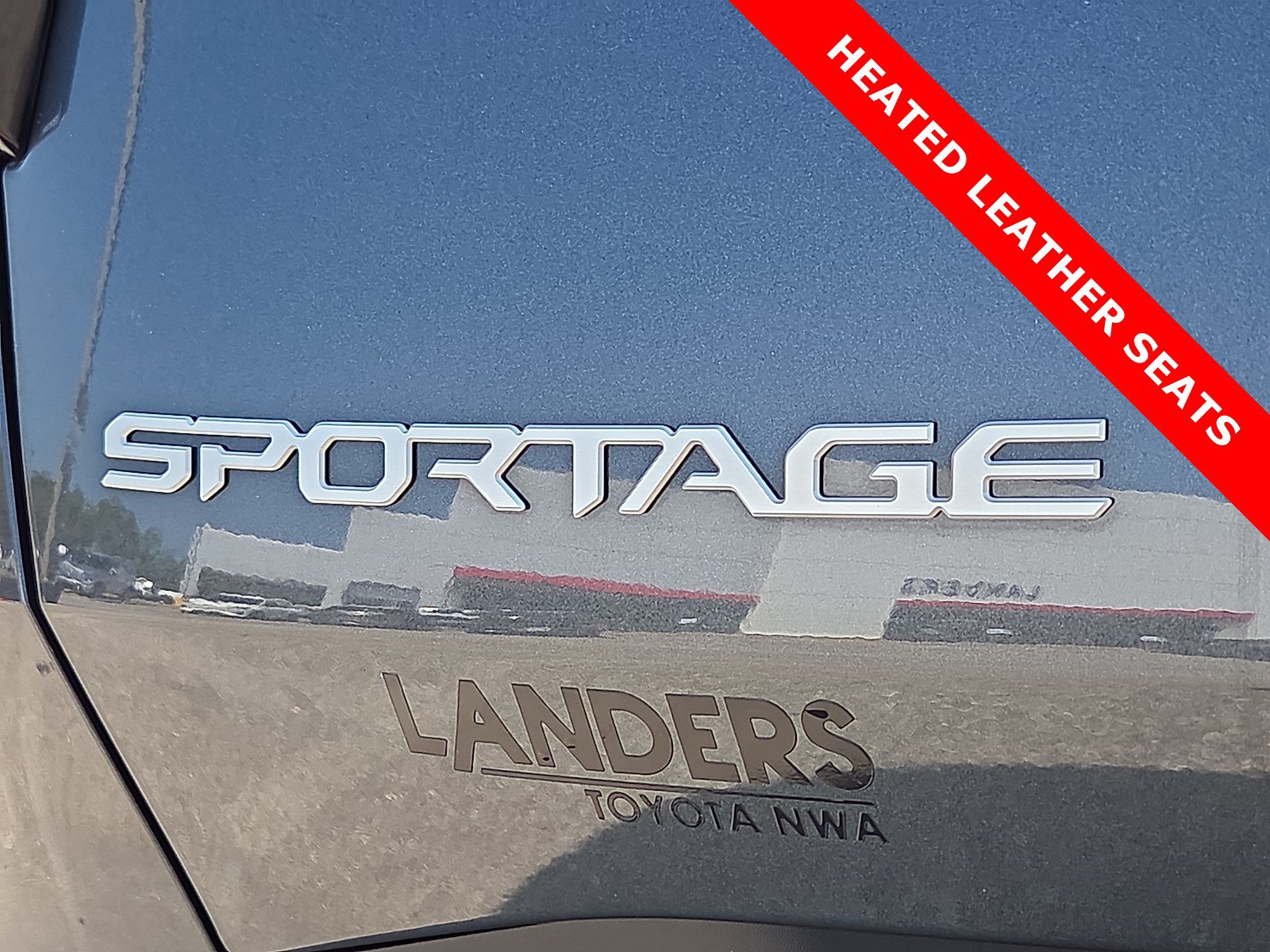 Used 2024 Kia Sportage EX FWD image 8