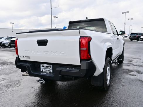 Used 2025 Toyota Tacoma SR w/ SR Upgrade Package image 8