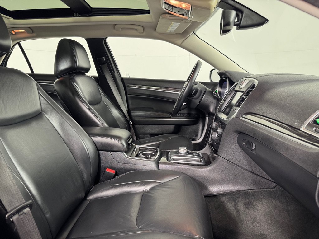Used 2016 Chrysler 300 Limited RWD image 25