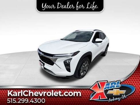 Used 2024 Chevrolet Trax LT w/ LT Convenience Package FWD image 1