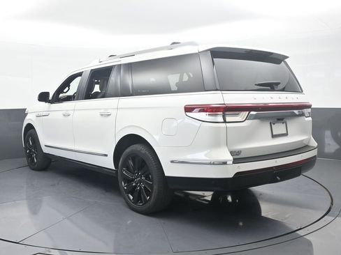 Used 2023 Lincoln Navigator L Reserve w/ Monochromatic Package image 4