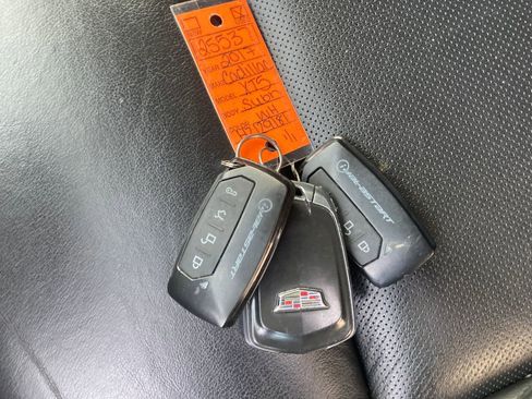 Used 2017 Cadillac XT5 Luxury image 38