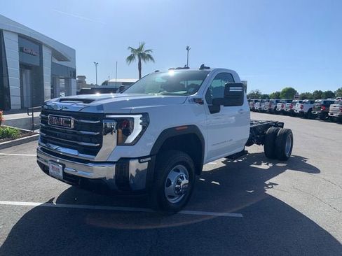 New 2026 GMC Sierra 3500 SLE RWD image 2