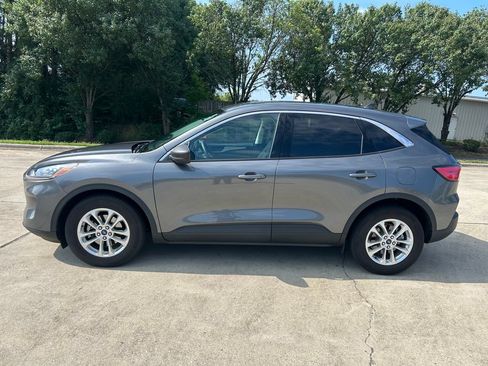 Used 2022 Ford Escape SE w/ Convenience Package FWD image 2