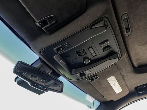 Used 2016 Cadillac Escalade Platinum image 31