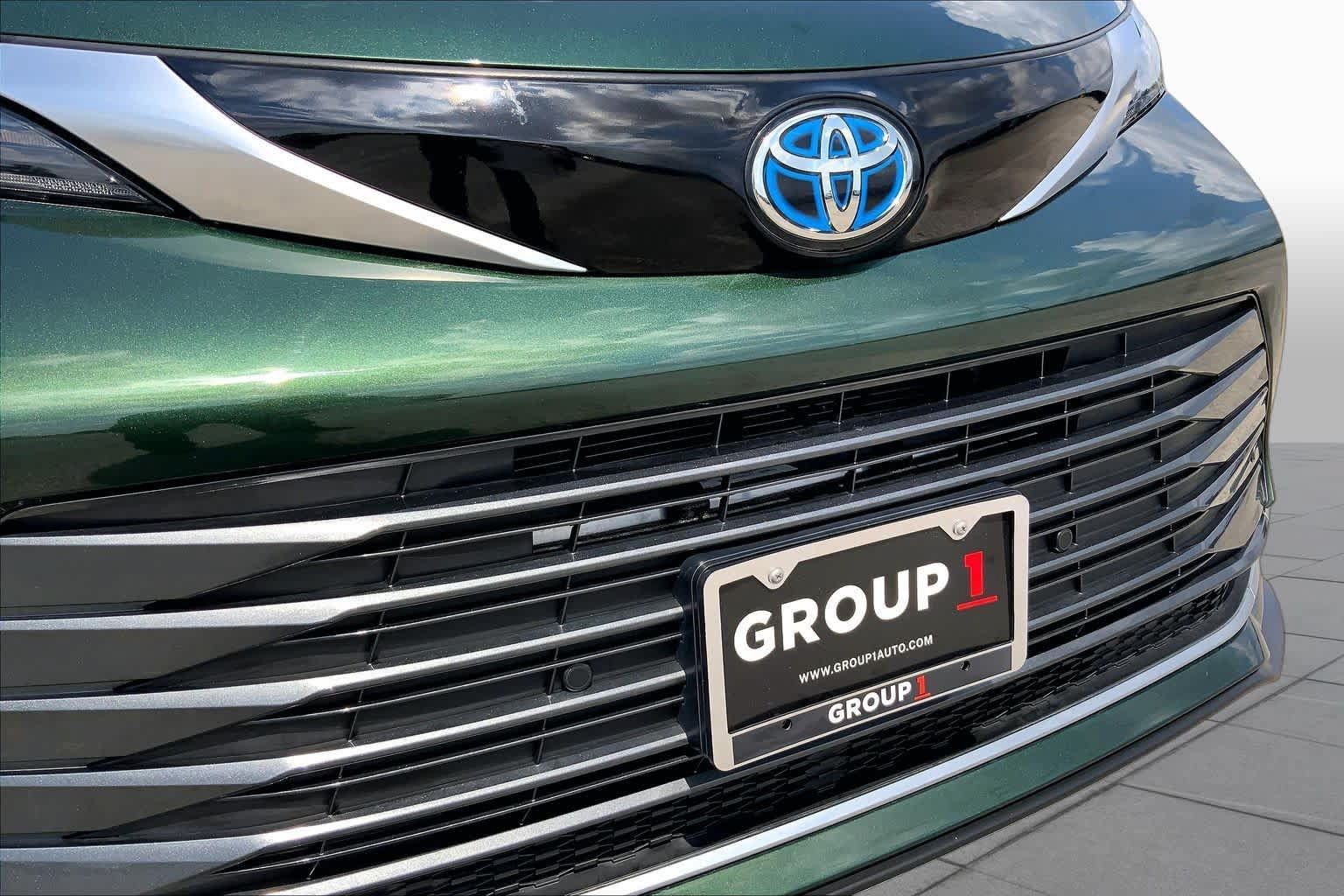 Used 2024 Toyota Sienna Limited FWD image 29