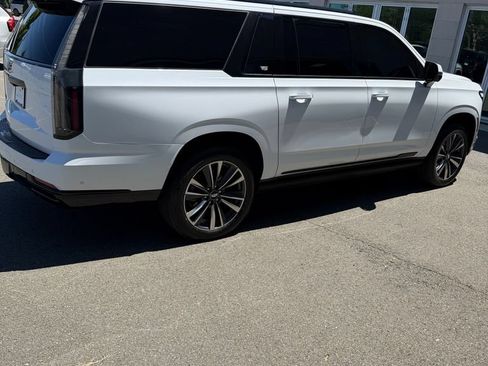 Used 2026 Cadillac Escalade ESV Sport w/ Touring Package AWD/4WD image 3