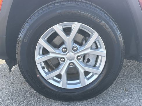 Used 2023 Jeep Grand Cherokee Limited image 14