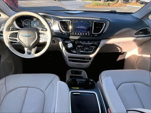 Used 2018 Chrysler Pacifica Limited w/ Advanced Safetytec Group image 16