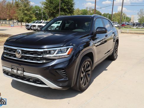 Used 2023 Volkswagen Atlas Cross Sport SE w/ Panoramic Sunroof Package FWD image 8