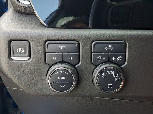Used 2025 Chevrolet Silverado 1500 LT AWD/4WD image 24