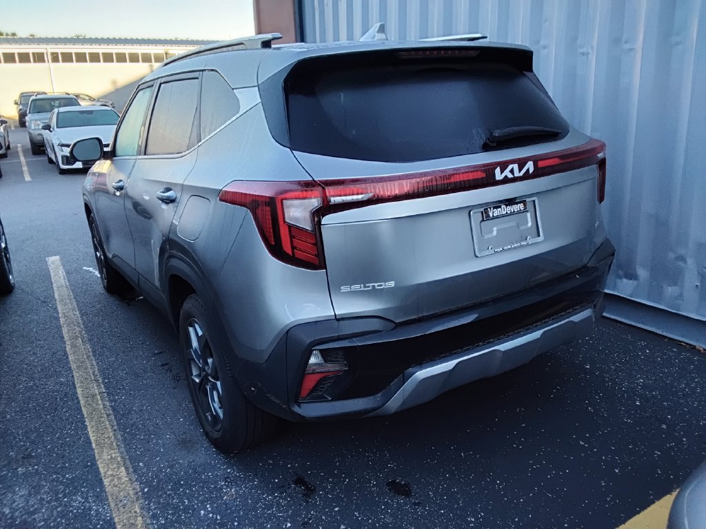 Used 2024 Kia Seltos S AWD/4WD image 5
