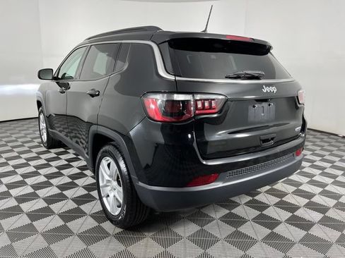 Used 2022 Jeep Compass Latitude FWD image 8