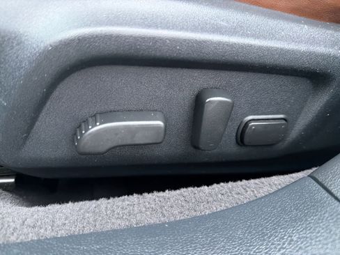 Used 2018 Subaru Outback 2.5i Touring image 18