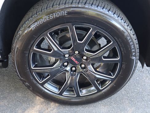 Used 2025 GMC Yukon Denali w/ Denali Reserve Package image 15