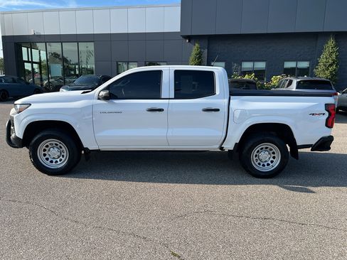 Used 2024 Chevrolet Colorado W/T AWD/4WD image 4
