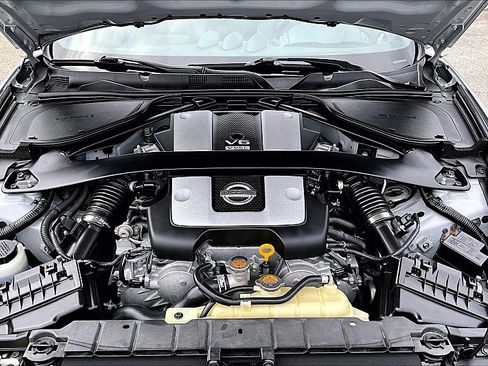 Used 2017 Nissan 370Z Touring image 9