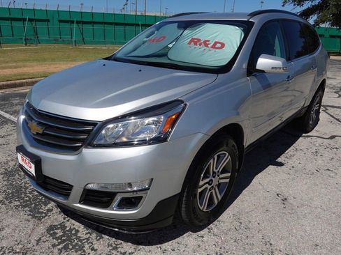 Used 2015 Chevrolet Traverse LT FWD image 3