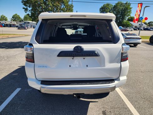 Used 2022 Toyota 4Runner TRD Off-Road AWD/4WD image 5