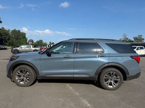 Used 2025 Ford Explorer Active w/ Active Comfort Package AWD/4WD image 3